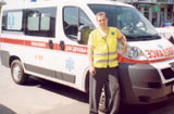 возач Ђорђе Кртинић, поред новог возила ambulance.jpg
