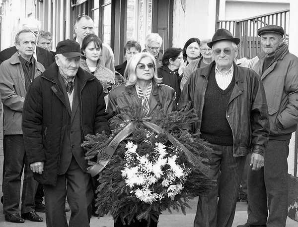 Полагање венаца, жртвама бомбардовања у Шиду Полагање венаца, жртвама бомбардовања у Шиду